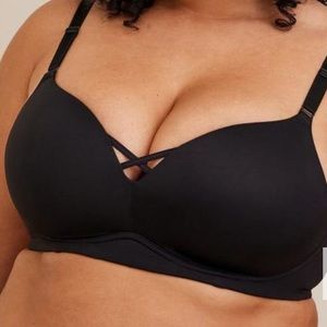 NWT!! Wire-Free Push-Up 360 Degree Back Smoothing Bra by Torrid size 42DDD